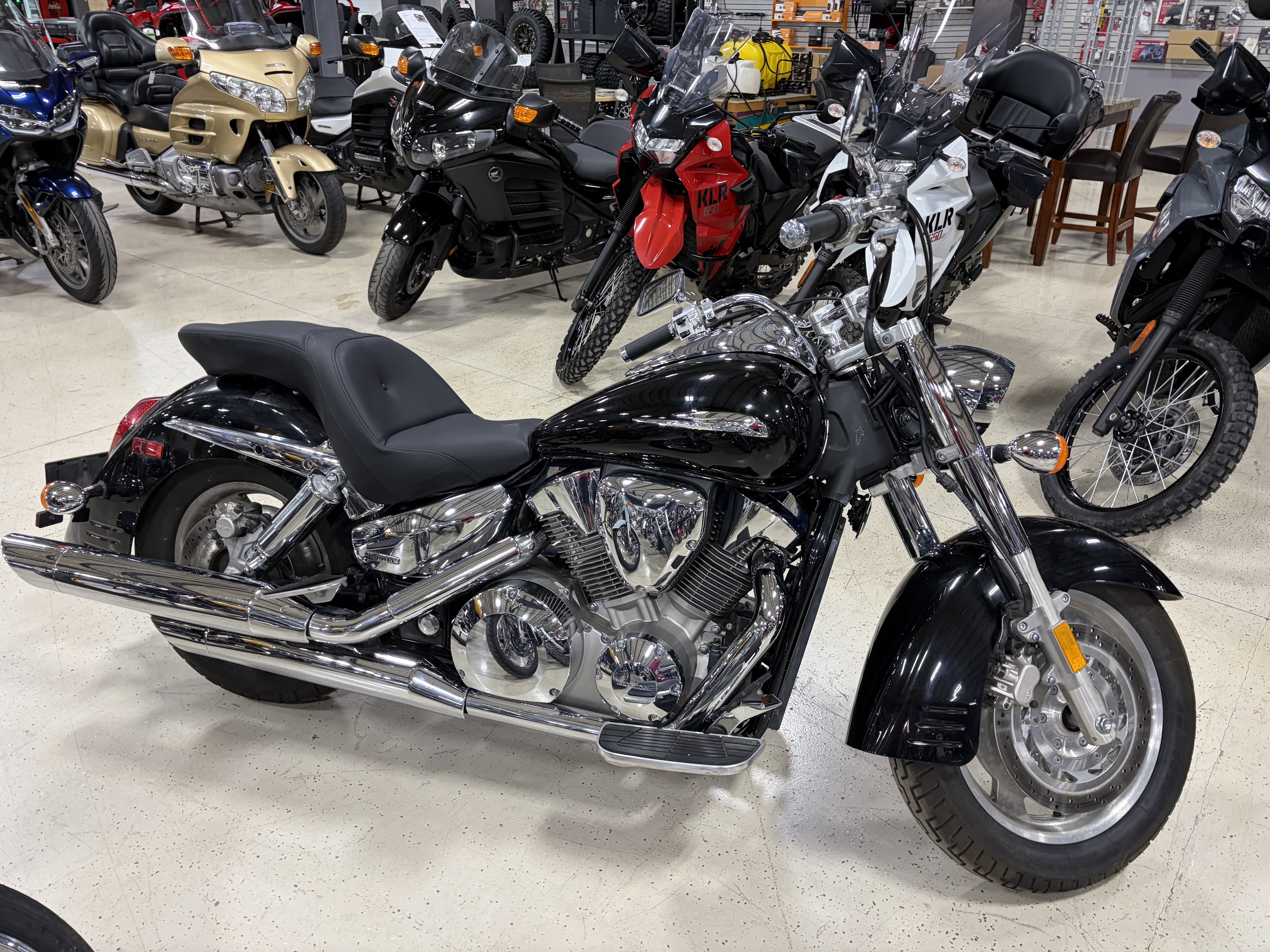 2009 Honda® Vtx1300 R Motorcycle / Scooter