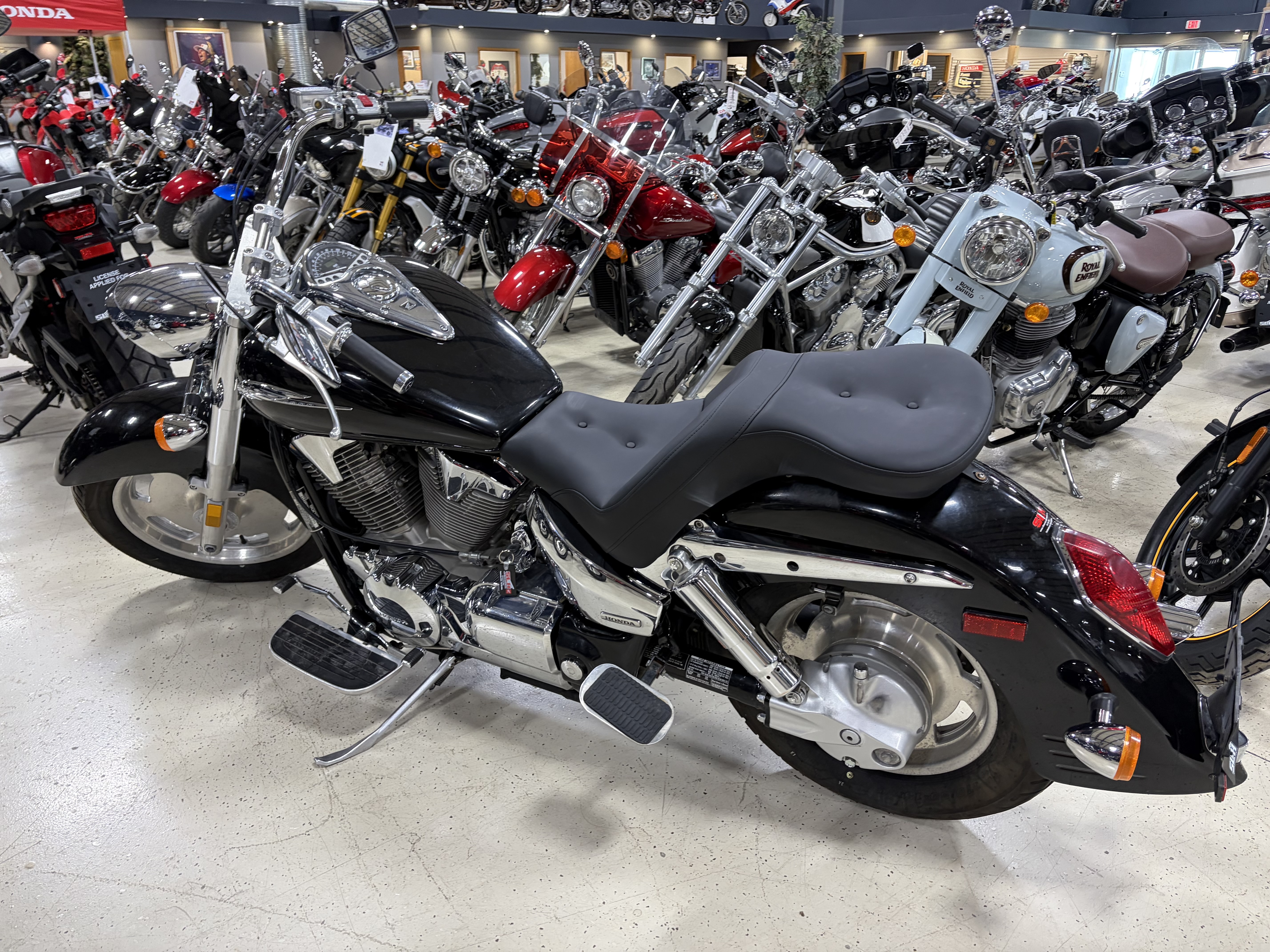 2009 Honda® Vtx1300 R Motorcycle / Scooter