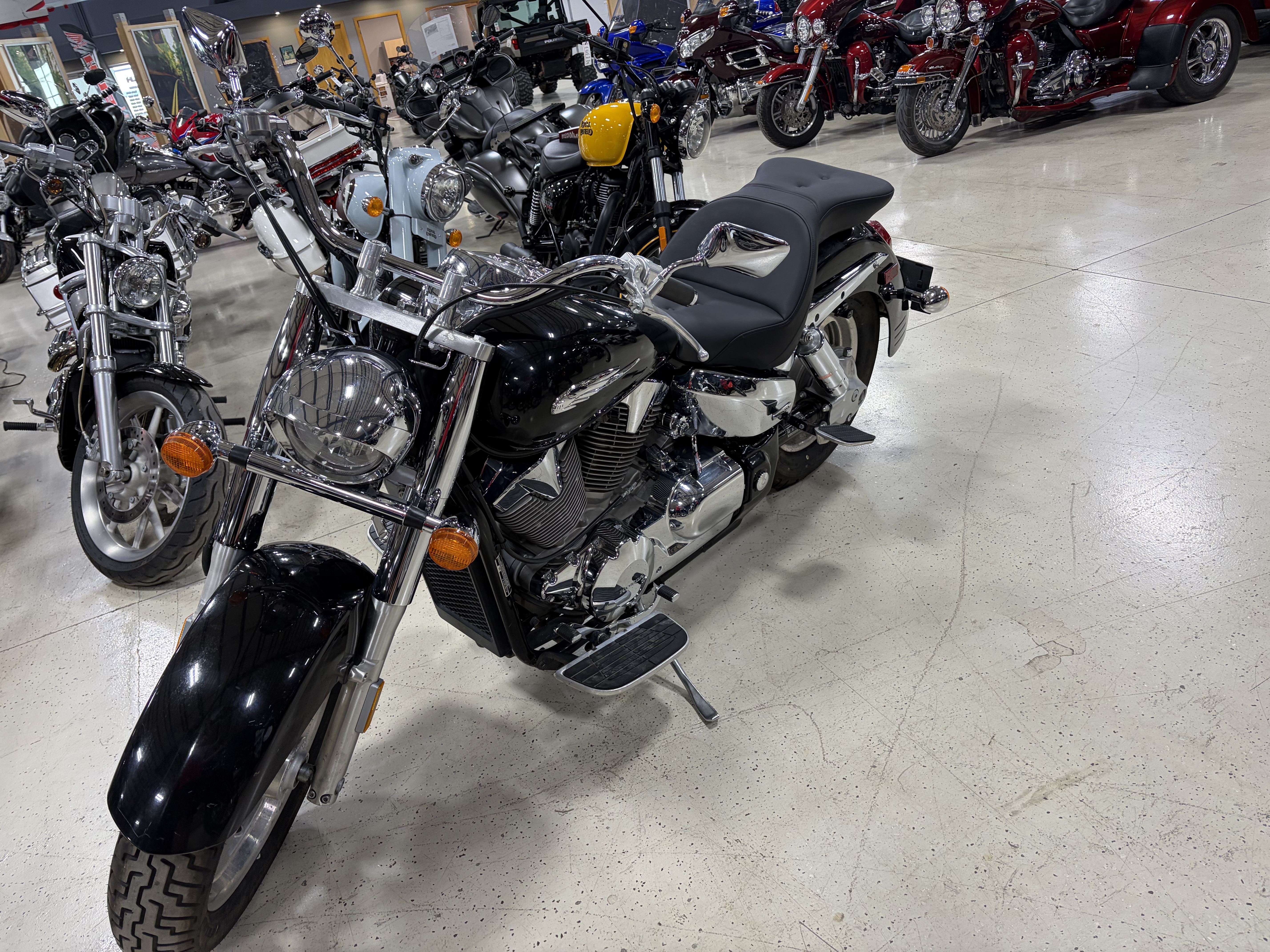 2009 Honda® Vtx1300 R Motorcycle / Scooter