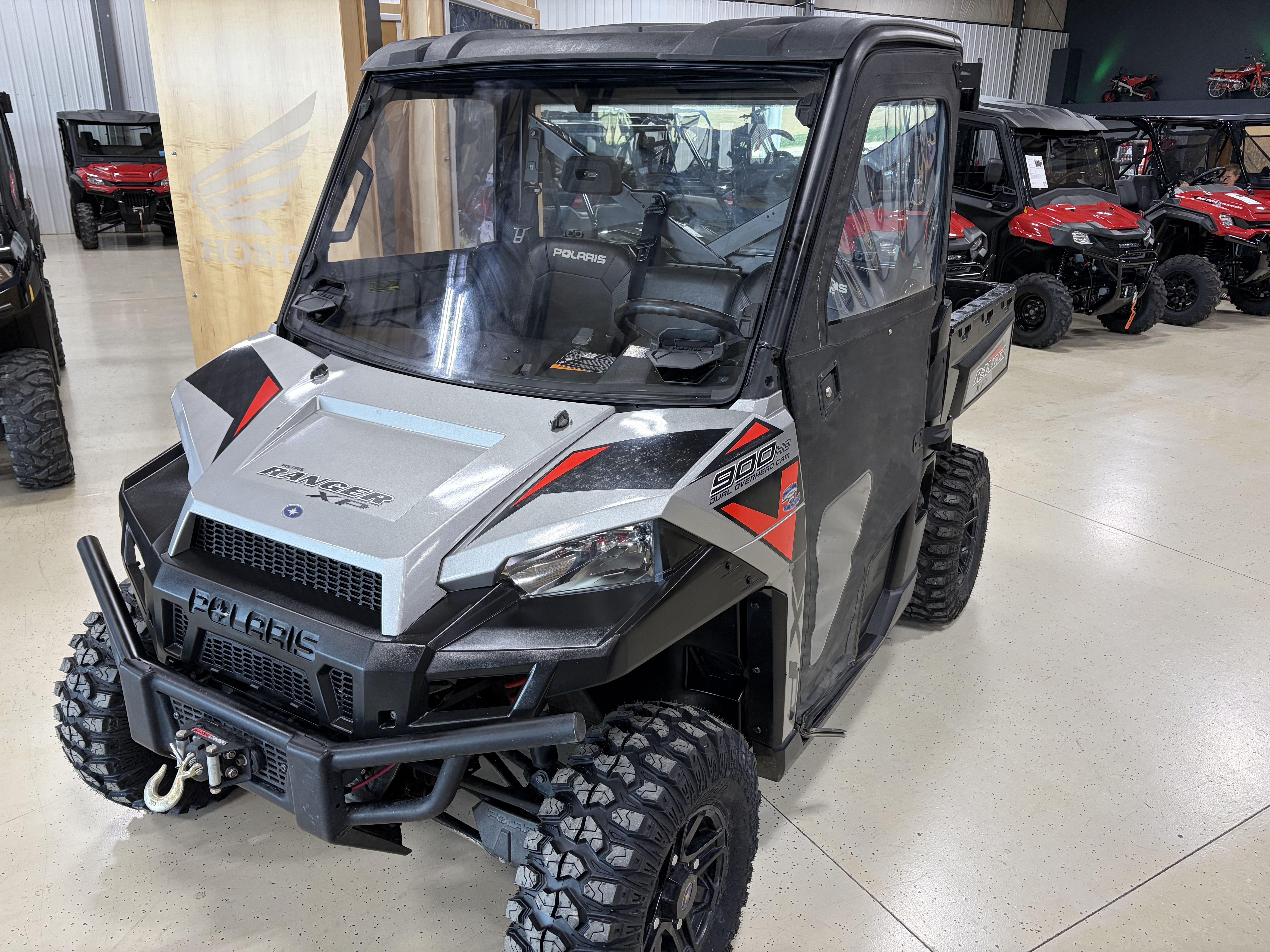 2019 Polaris® Ranger Xp® 900 Eps Premium Silver Pearl Utility Vehicle