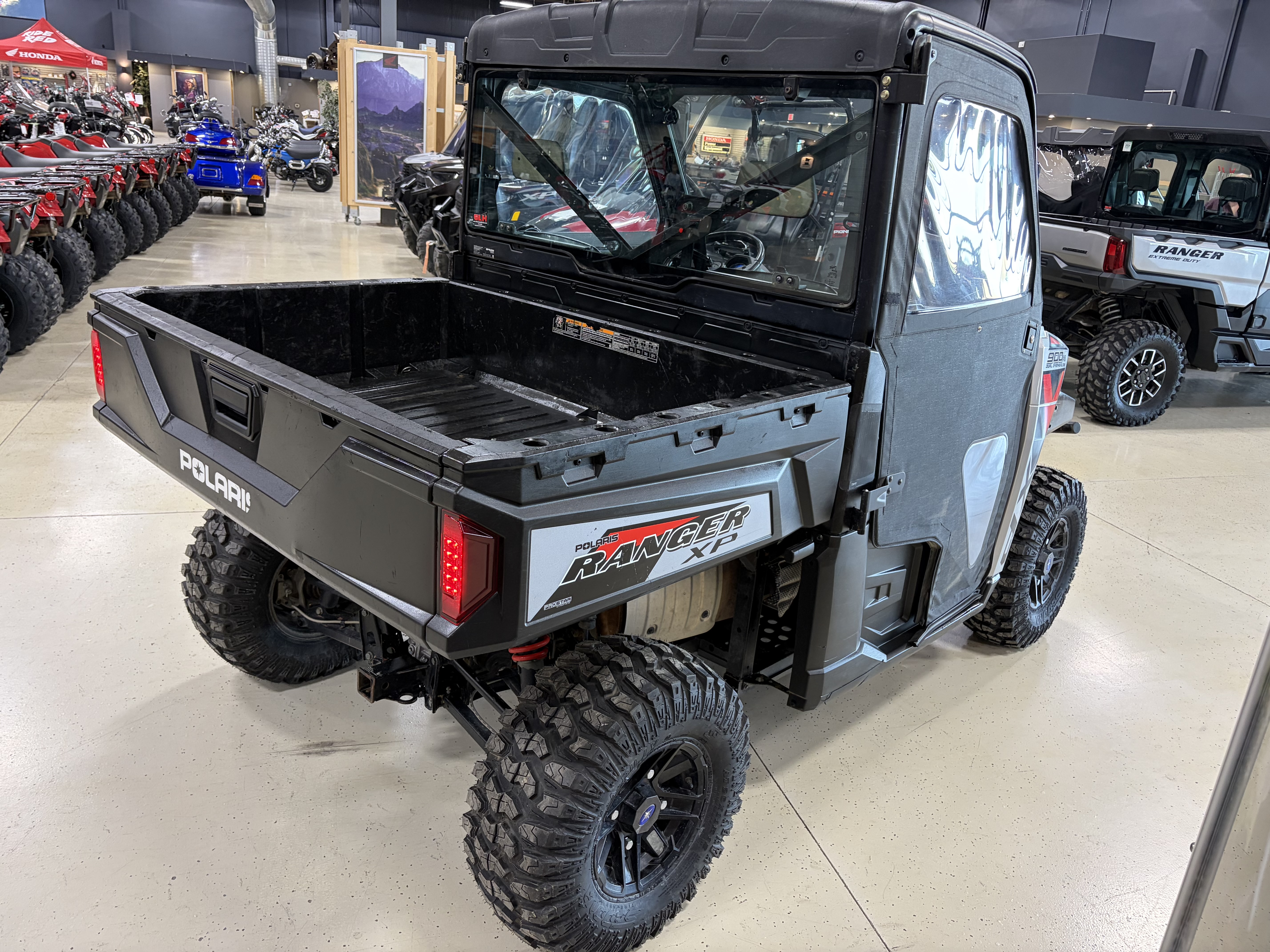 2019 Polaris® Ranger Xp® 900 Eps Premium Silver Pearl Utility Vehicle