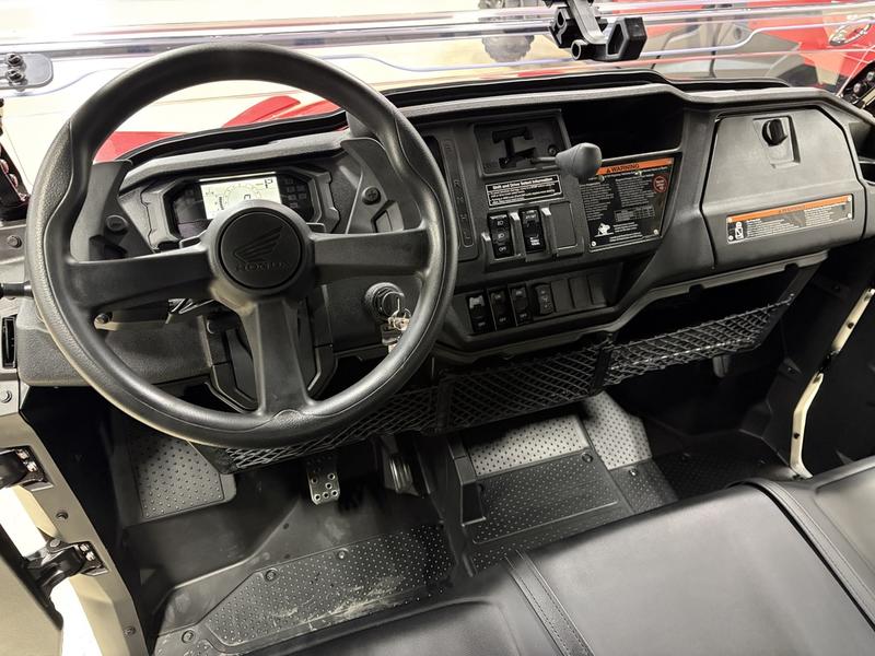 2025 Honda Pioneer 1000-6 Deluxe Crew Side x Side