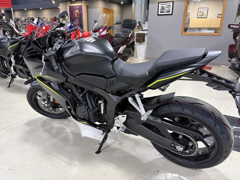 2026 Honda CBR650R E-Clutch Motorcycle
