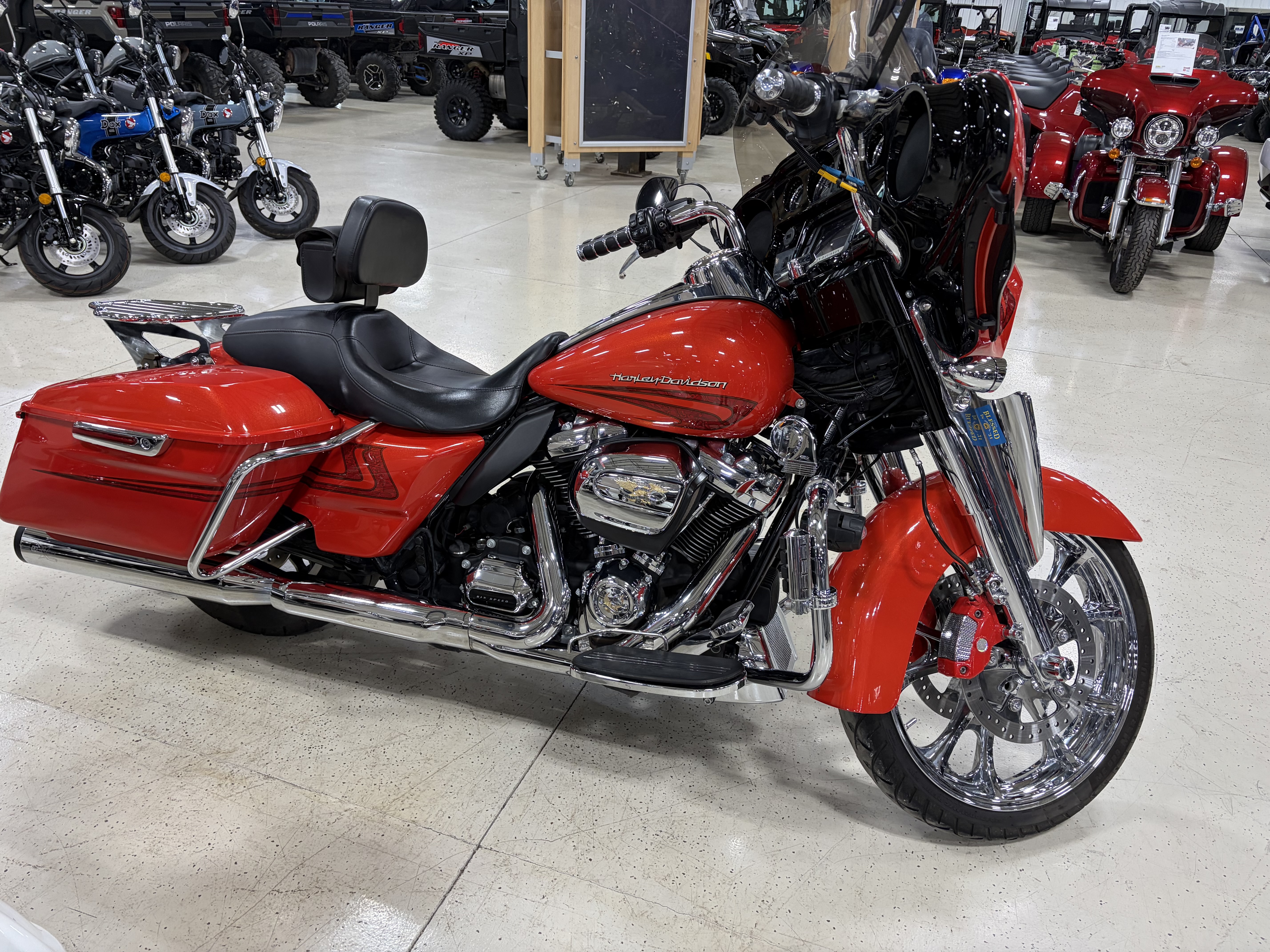2017 Share Harley-Davidson® Street Glide® Special FLHXS- U5581 Special FLHXS- U5581 — photo 1 of 15