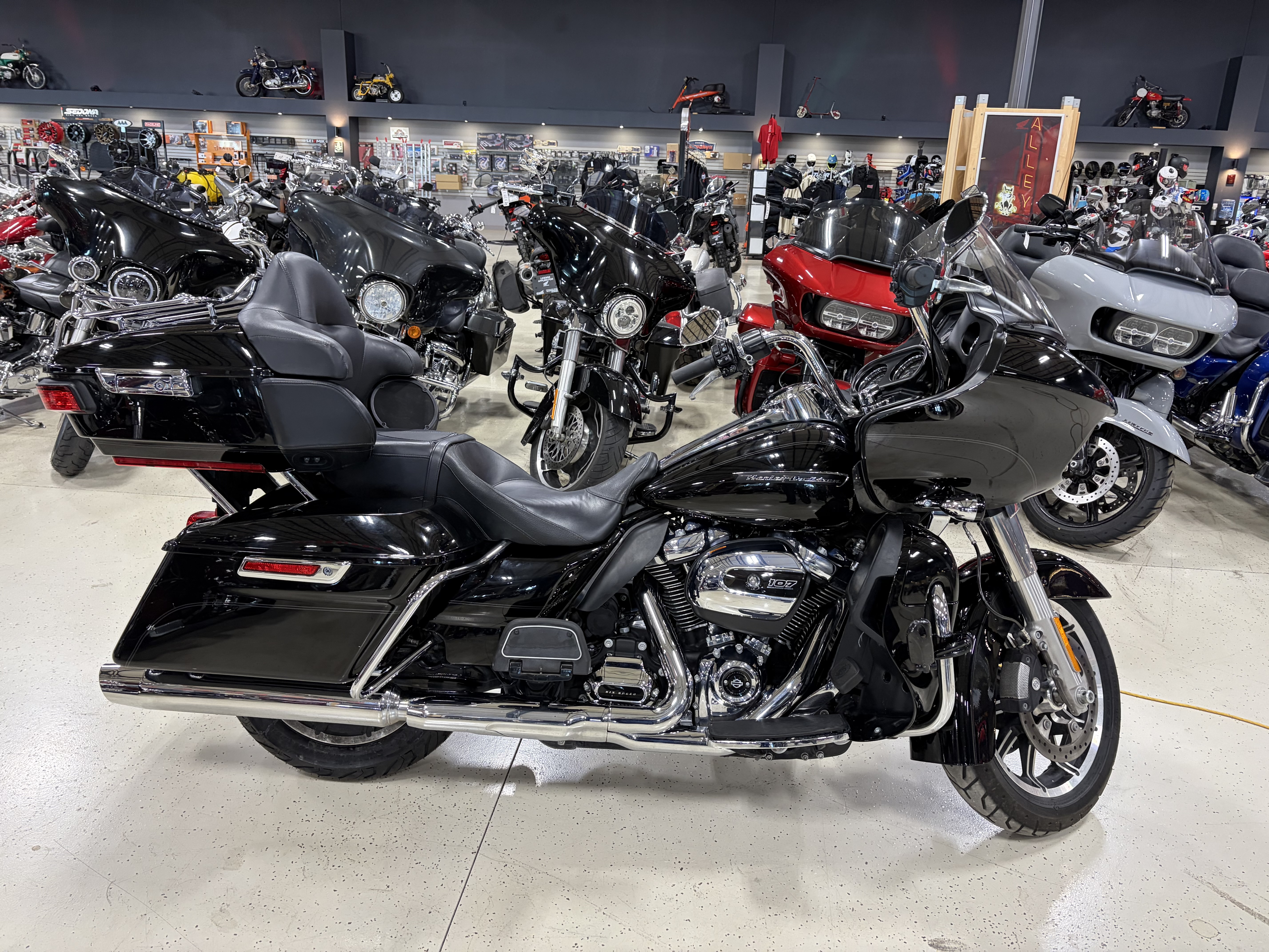 2018 Harley-Davidson Road Glide Ultra - U5588 — photo 1 of 7